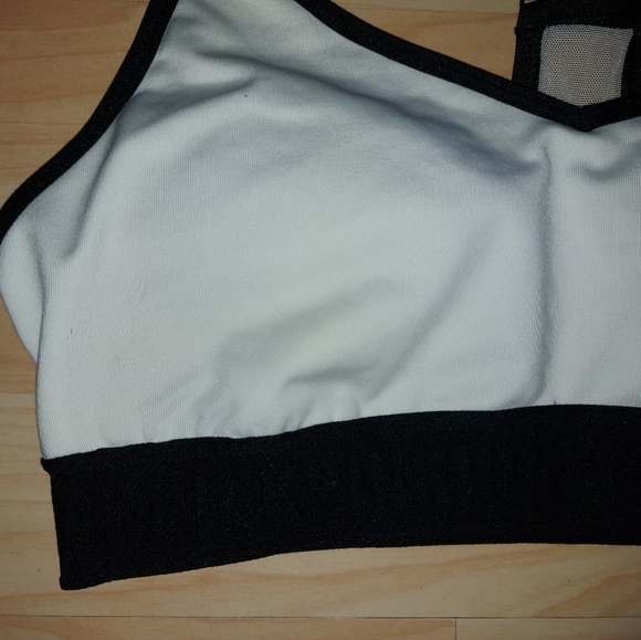 PINK Victoria's Secret Ultimate Sports Bra - Picture 3 of 8